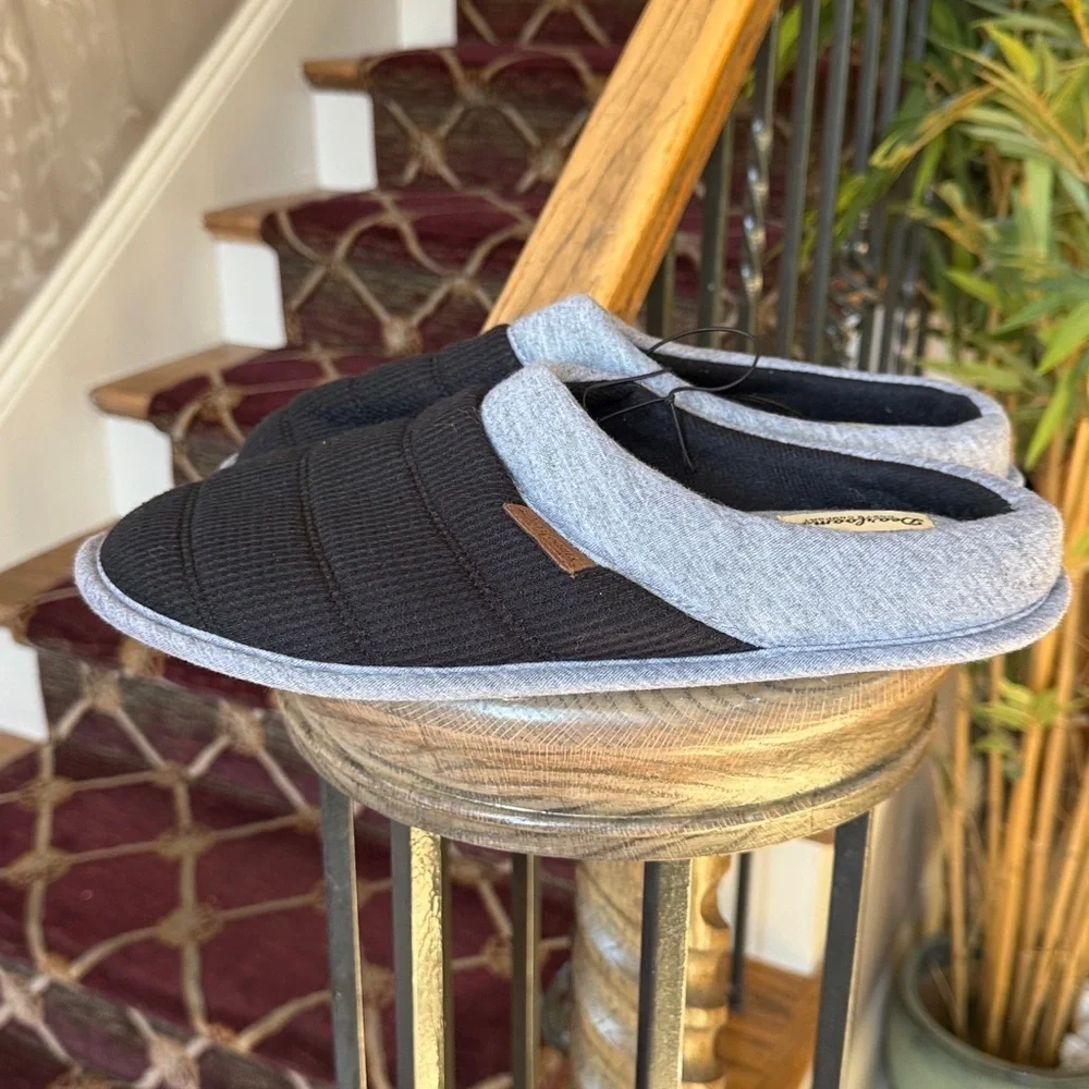 DEARFOAMS men’s slippers and WT black and gray US 9/10 medium